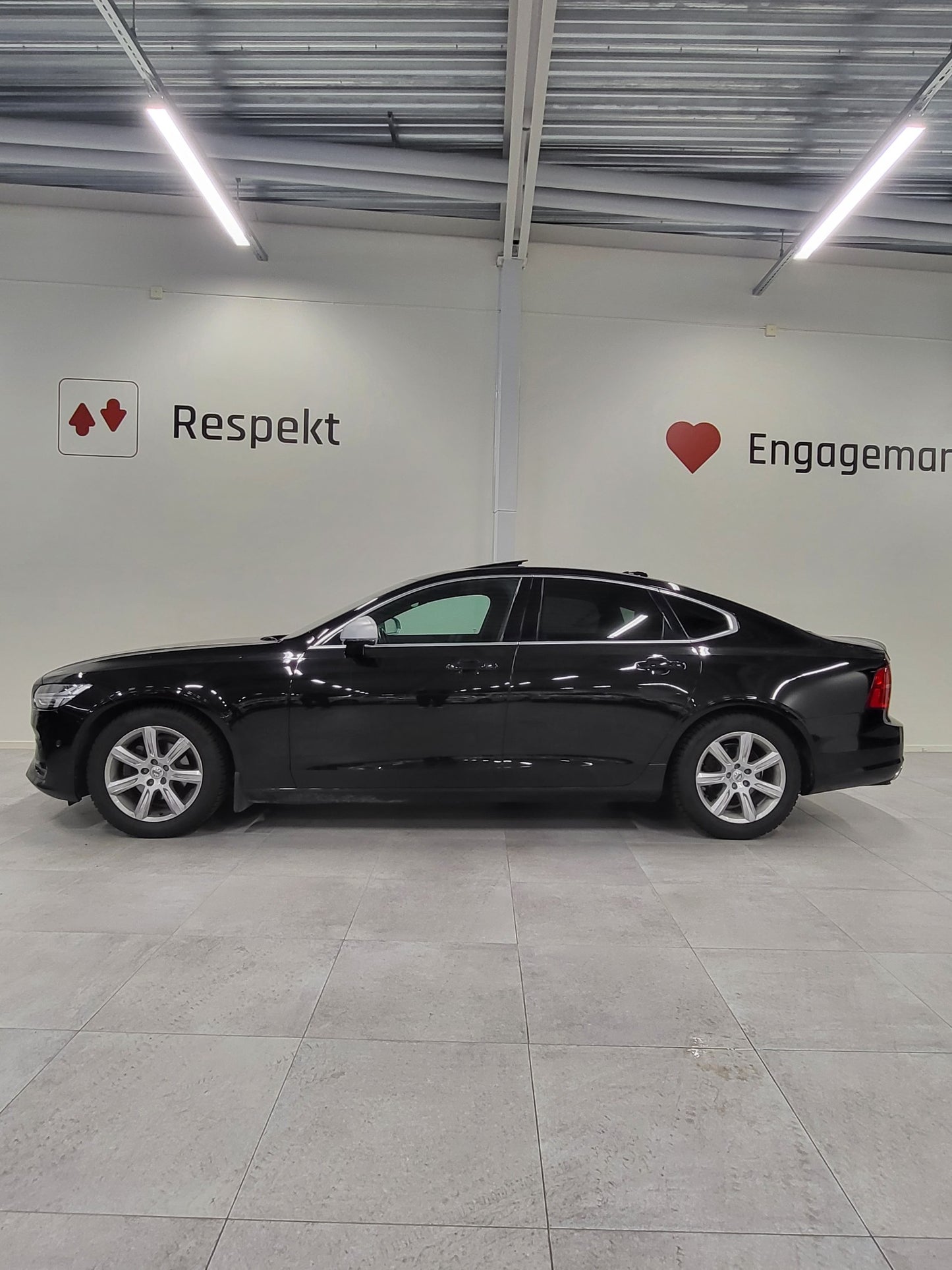 Volvo S90 D4 R-Design VOC D-Värmare B-kam T-lucka Blis Navi