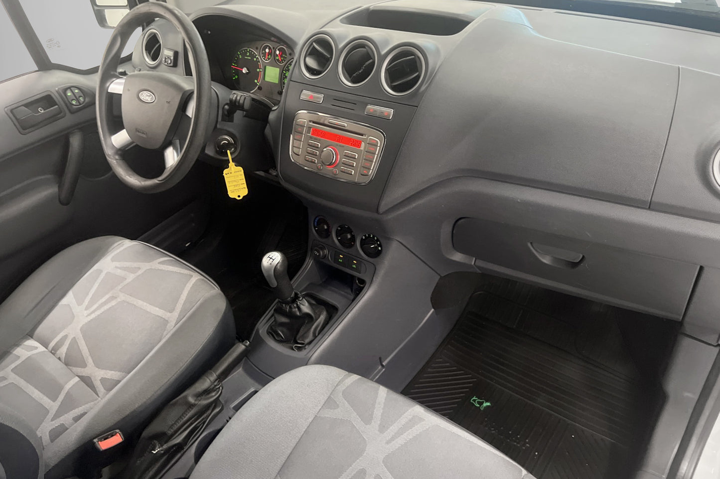 Ford Transit Connect 1.8TDCi Värmare Drag V-inredd Nyservad