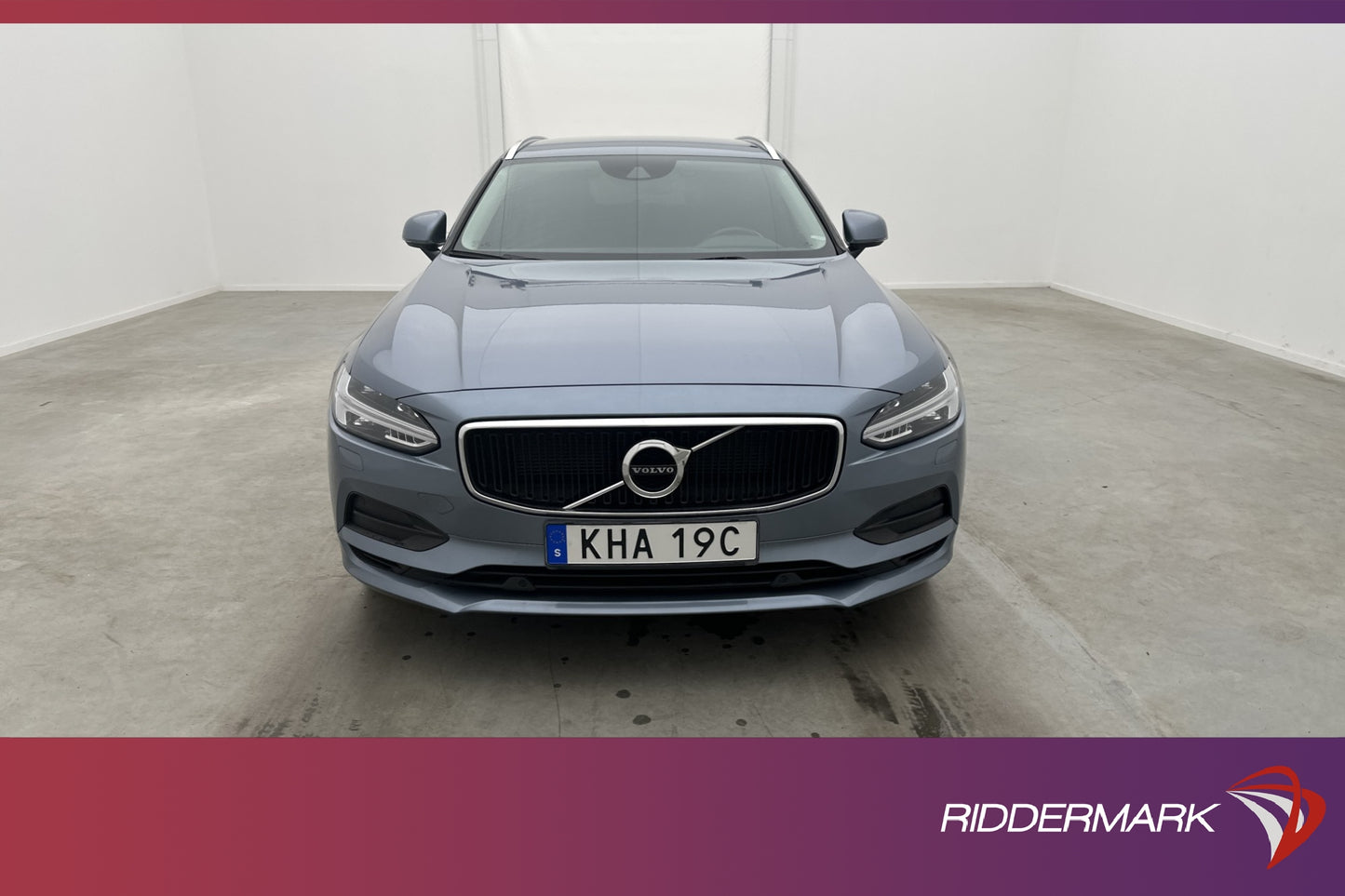 Volvo V90 T4 190hk Momentum Advanced P-Värm VOC B-Kamera GPS