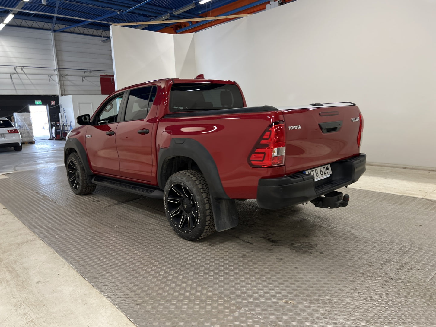 Toyota Hilux Invincible 2.8 4WD Värmare Drag Diff STUK Moms