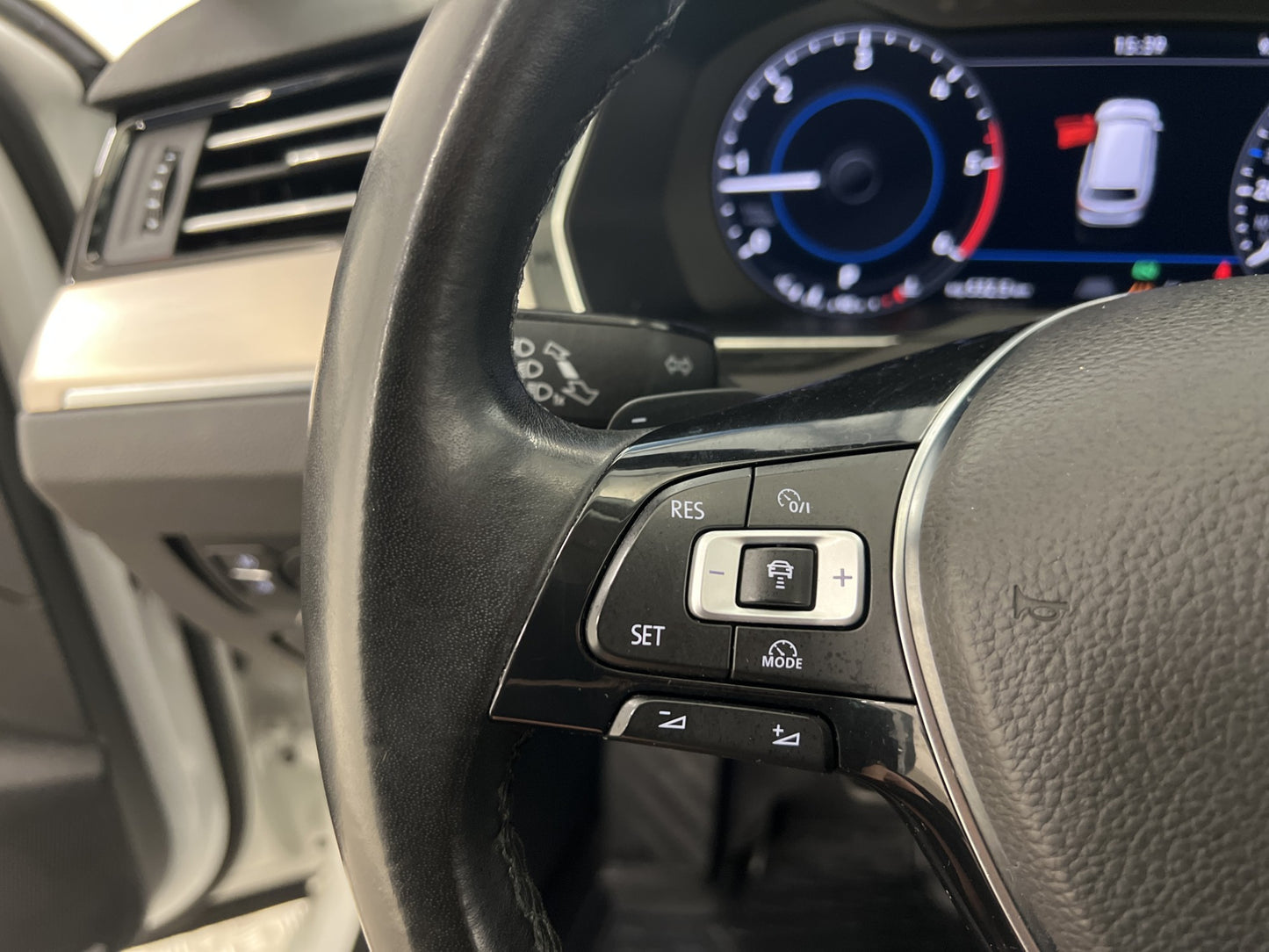 Volkswagen Passat 4M 190hk R-line Cockpit Värmare Skinn Drag