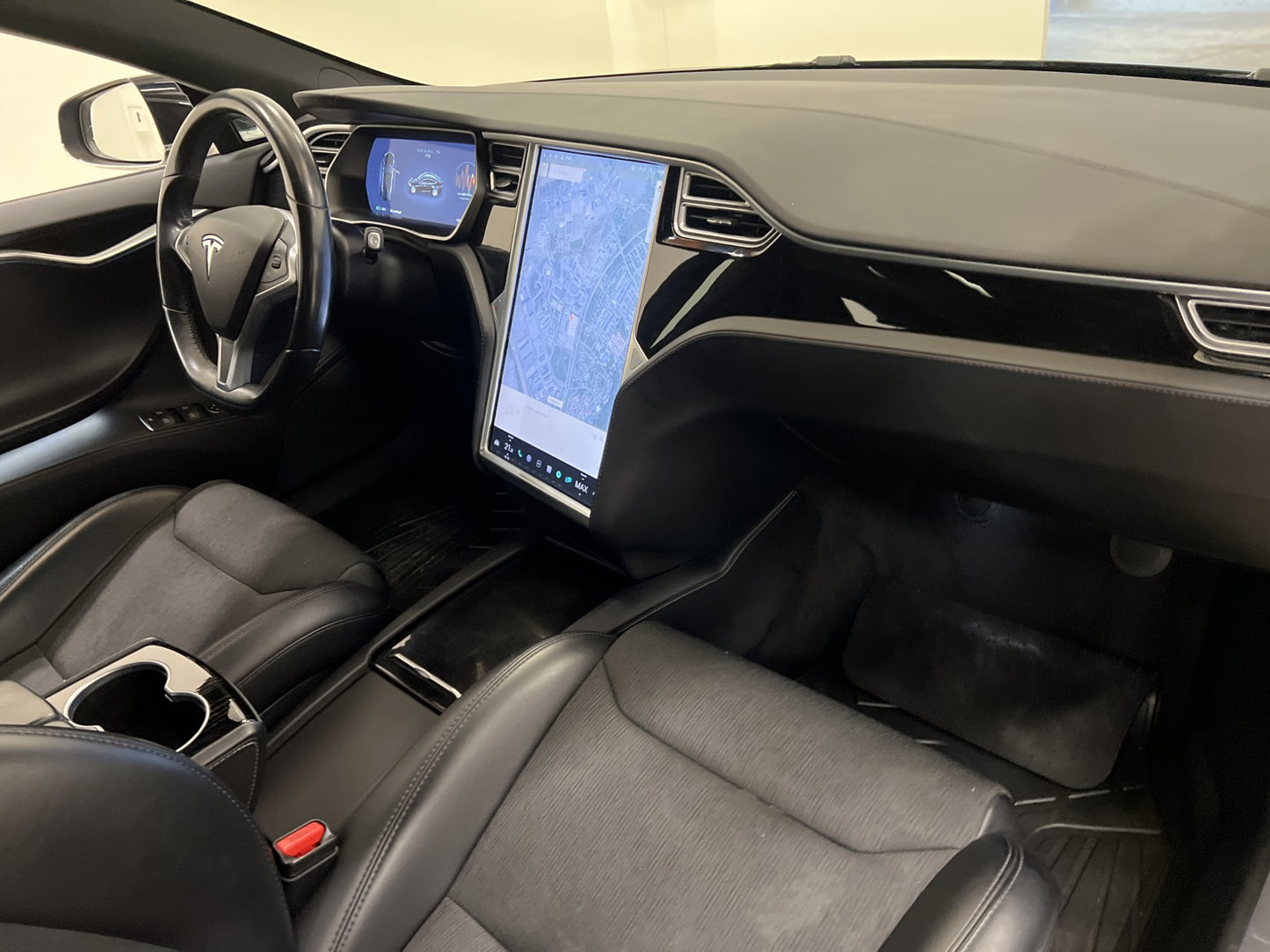 Tesla Model S 75 320hk Svensksåld Autopilot MOMS