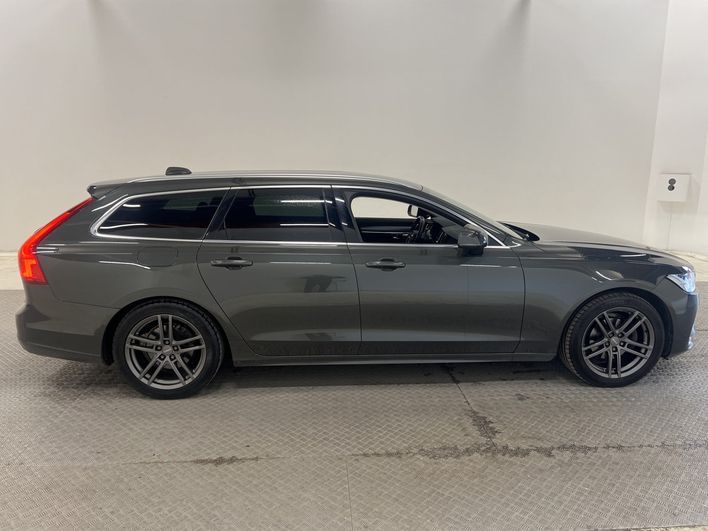 Volvo V90 D3 AWD Advanced Edition VOC Värmare Drag CarPlay