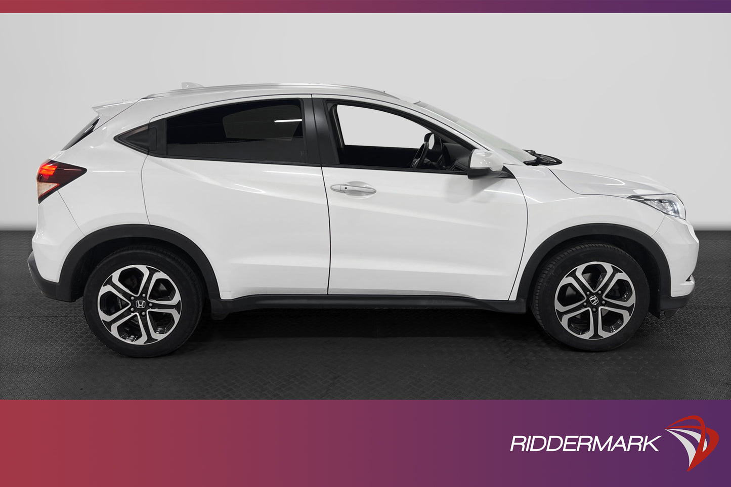 Honda HR-V 1.5 i-VTEC 131hk Pano Navi Kamera Drag Välservad