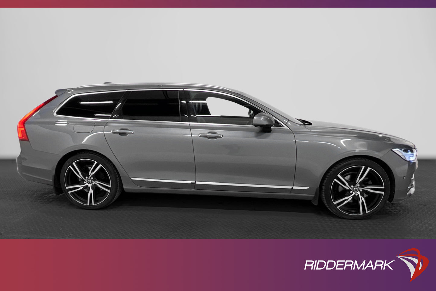 Volvo V90 D5 AWD Inscription D-värm VOC HUD 360 Pano B&W