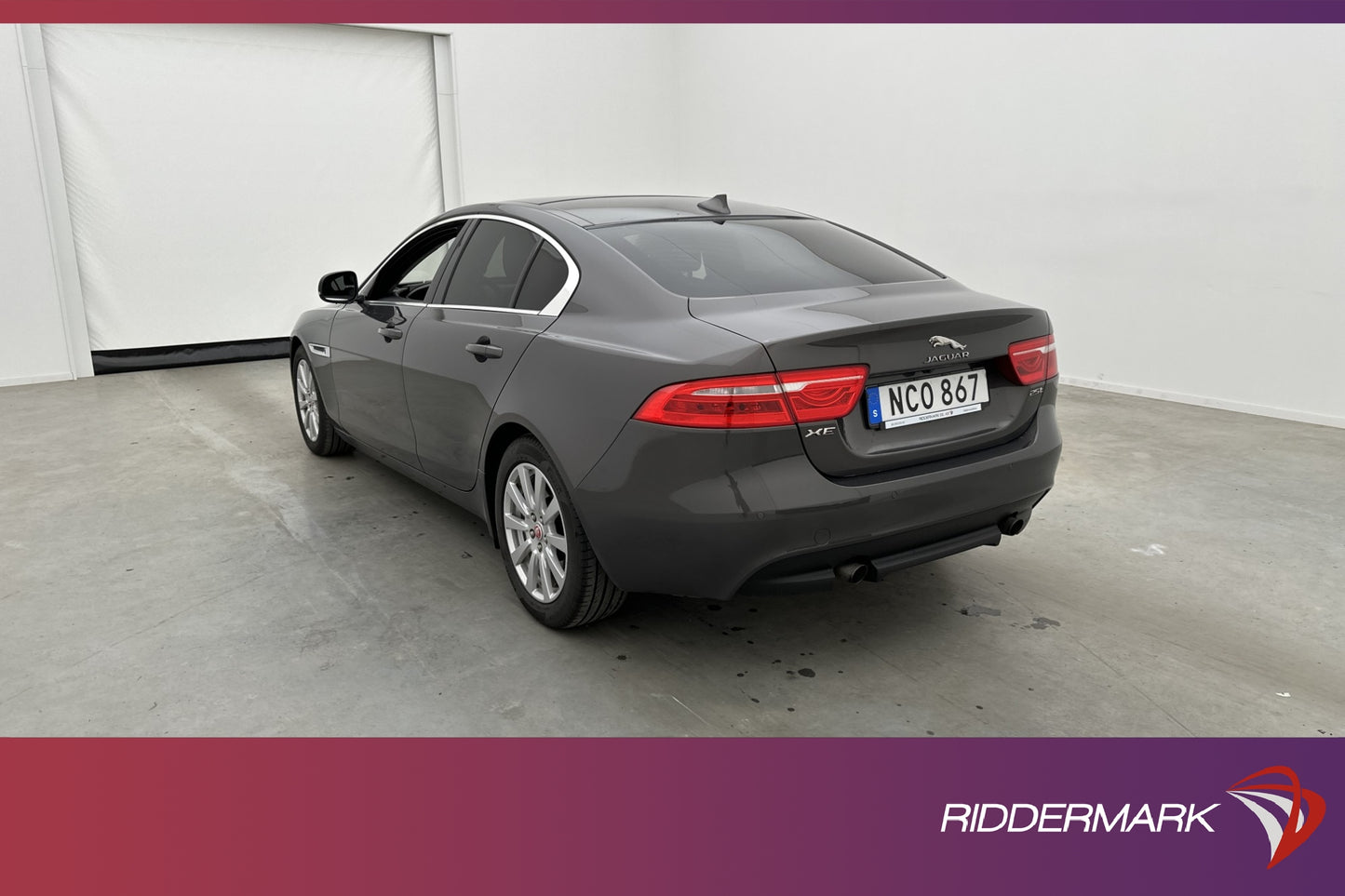 Jaguar XE 25t 240hk Prestige Pano Värmare Kamera HUD Skinn