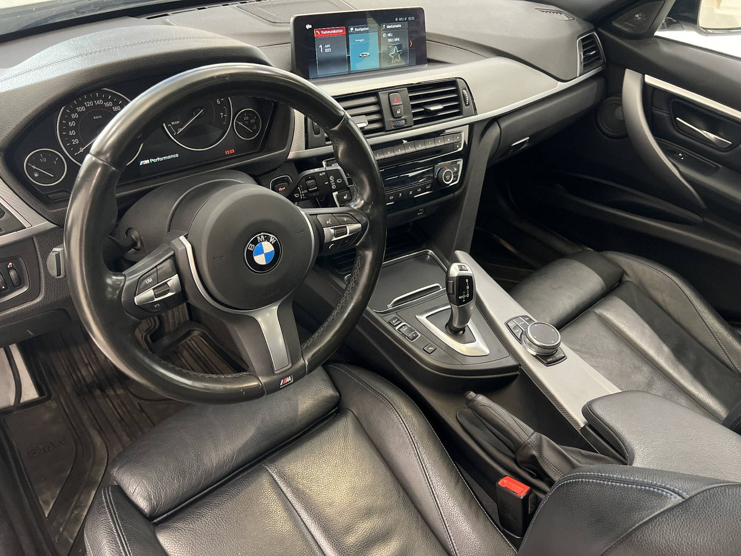 BMW 320i 184hk xDrive Touring M-sport H/K Pano Navi Helskinn