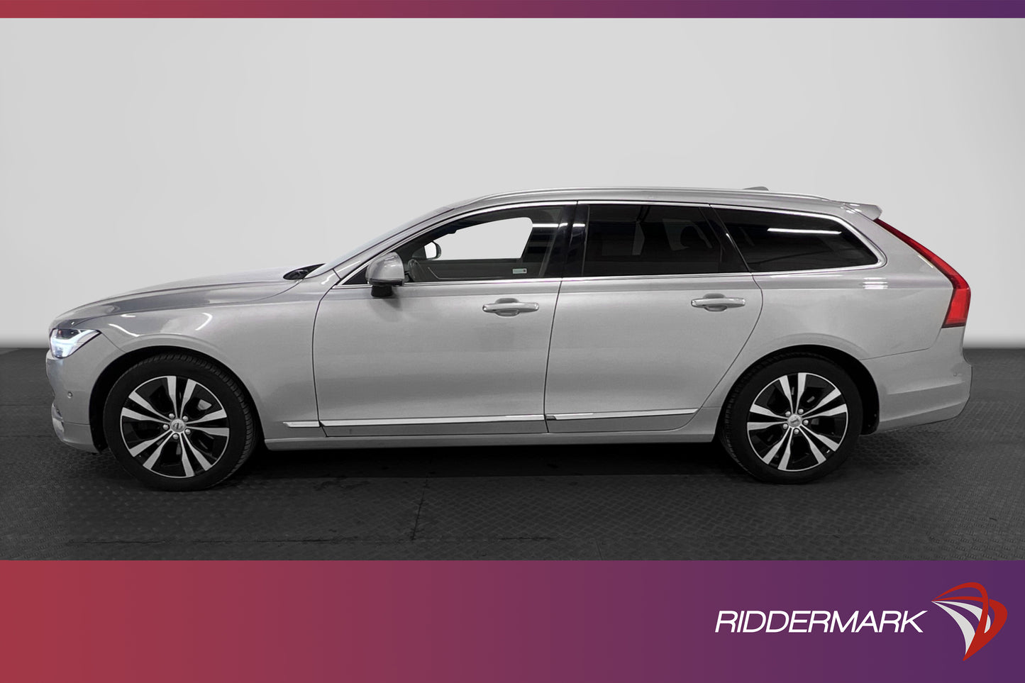 Volvo V90 D5 AWD  Inscription Pano 360° HUD Navi VOC Massage