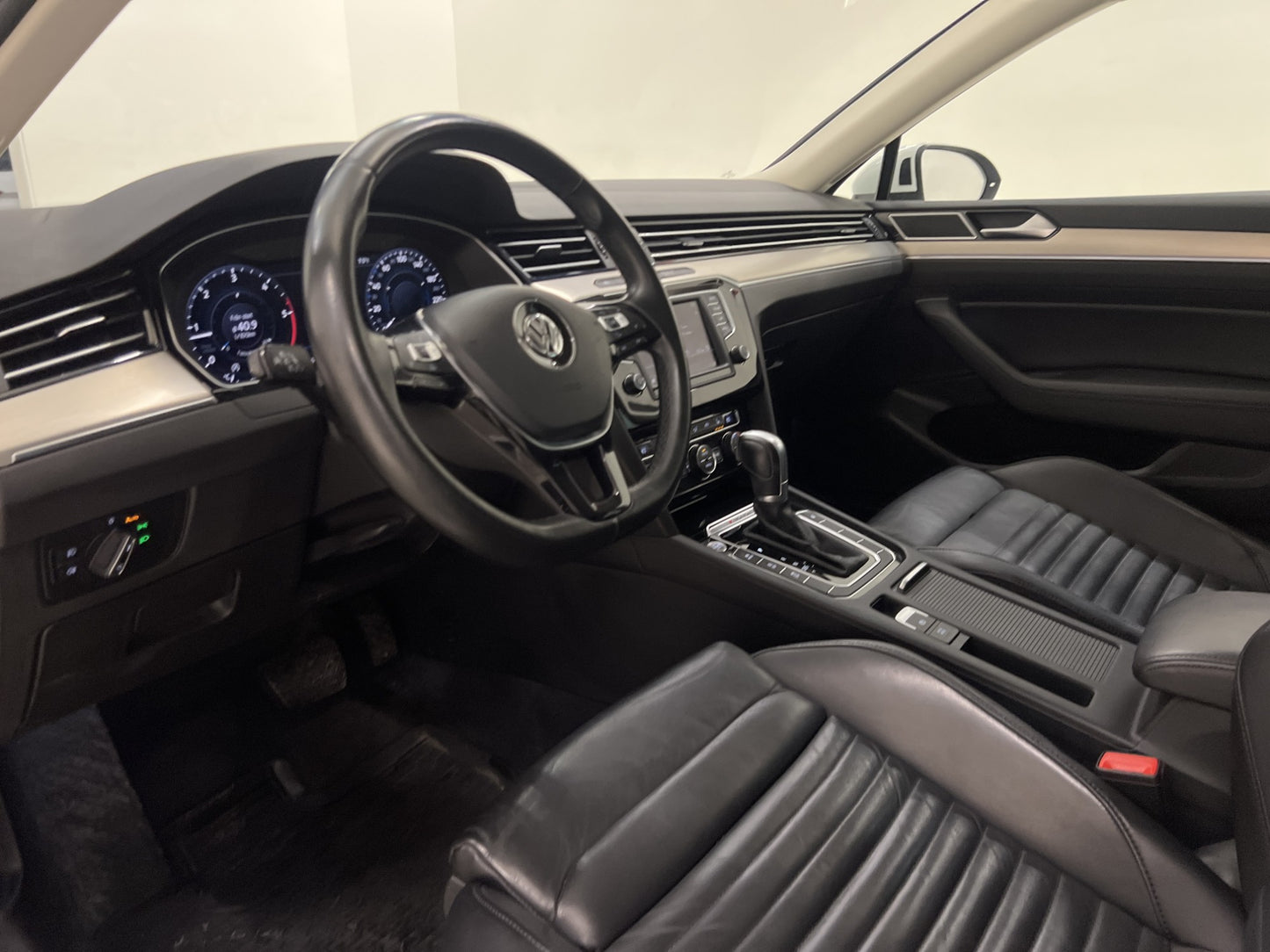 Volkswagen Passat 4M 190hk R-Line Cockpit Värmare Bkam BLIS