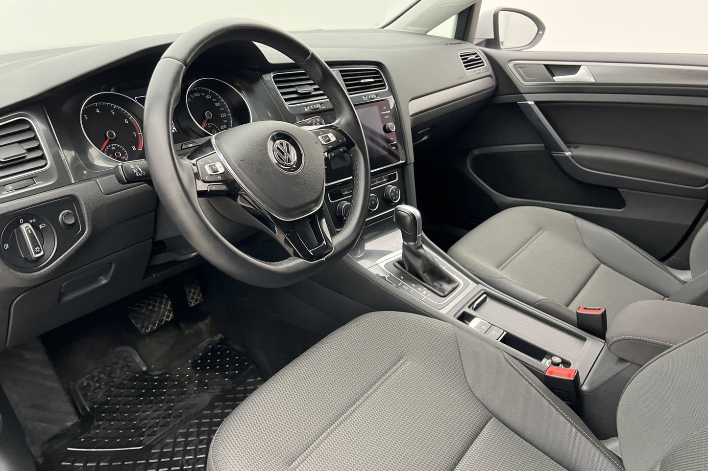 Volkswagen Golf 1.0 TSI Automat 115hk B-Värmare App-connect