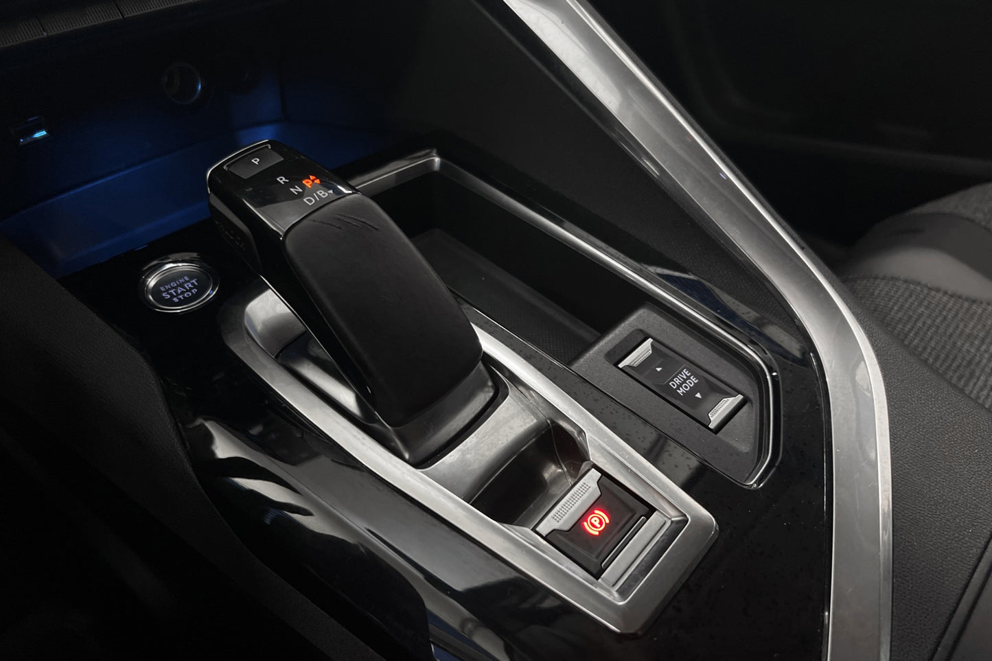 Peugeot 3008 GT Plug-in Hybrid Cockpit Navi Kamera MOMS