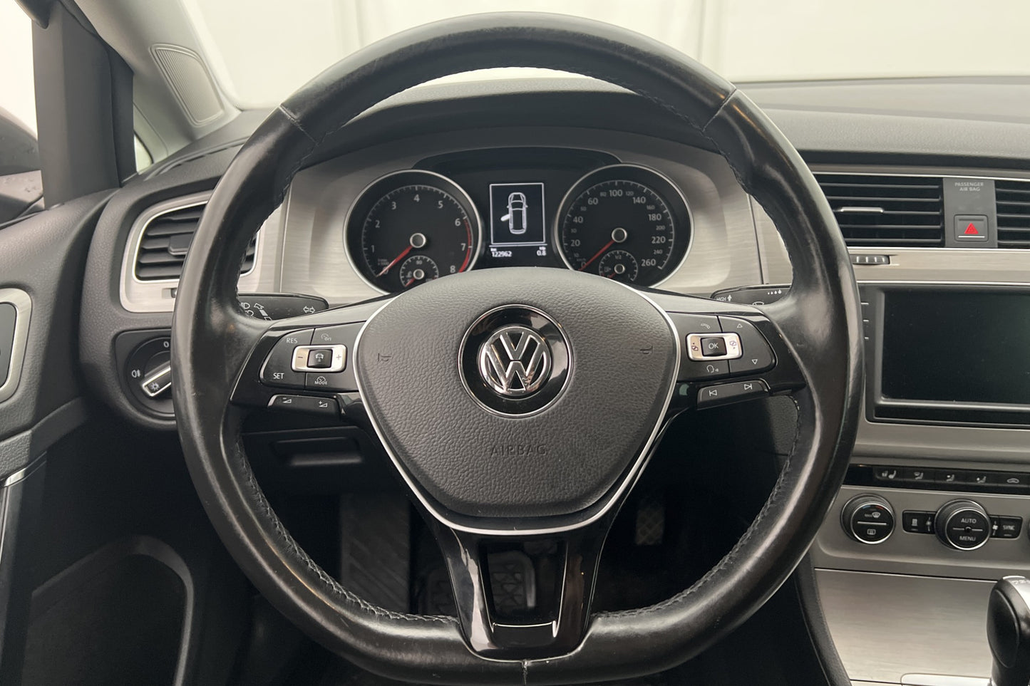 Volkswagen Golf SC 1.2 TSI 110hk Värmare CarPlay Lågskatt