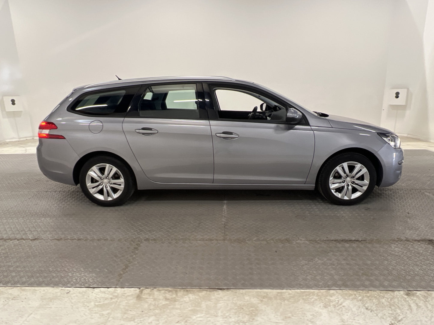 Peugeot 308 SW 1.2 e-THP 110hk  Active Pano P-sensor 1-ägare