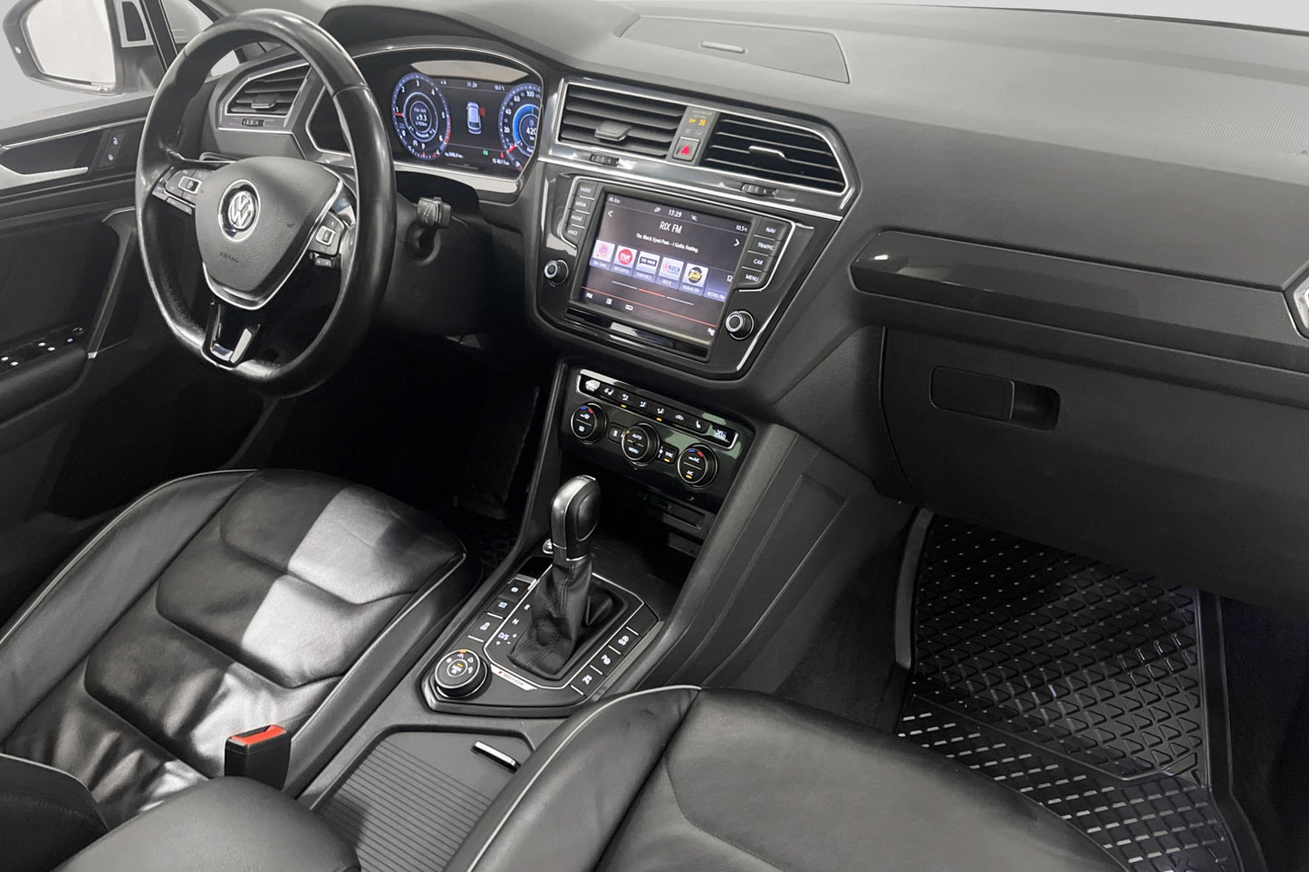 Volkswagen Tiguan 2.0 TDI 4M GT DVärm Cockpit Pano HUD Skinn