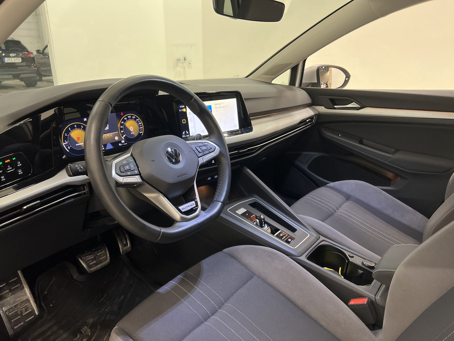 Volkswagen Golf Alltrack TSI 4M 190hk Cockpit Värmare Drag