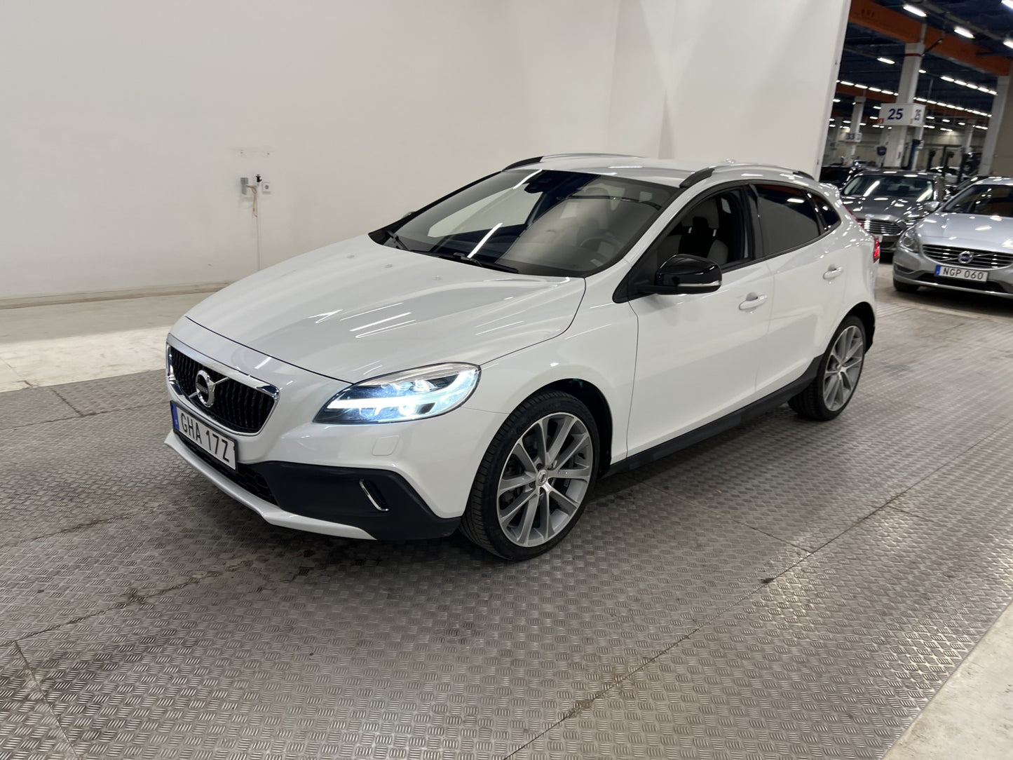 Volvo V40 Cross Country T3 152hk Voc B-Värm Navi B-Kamera