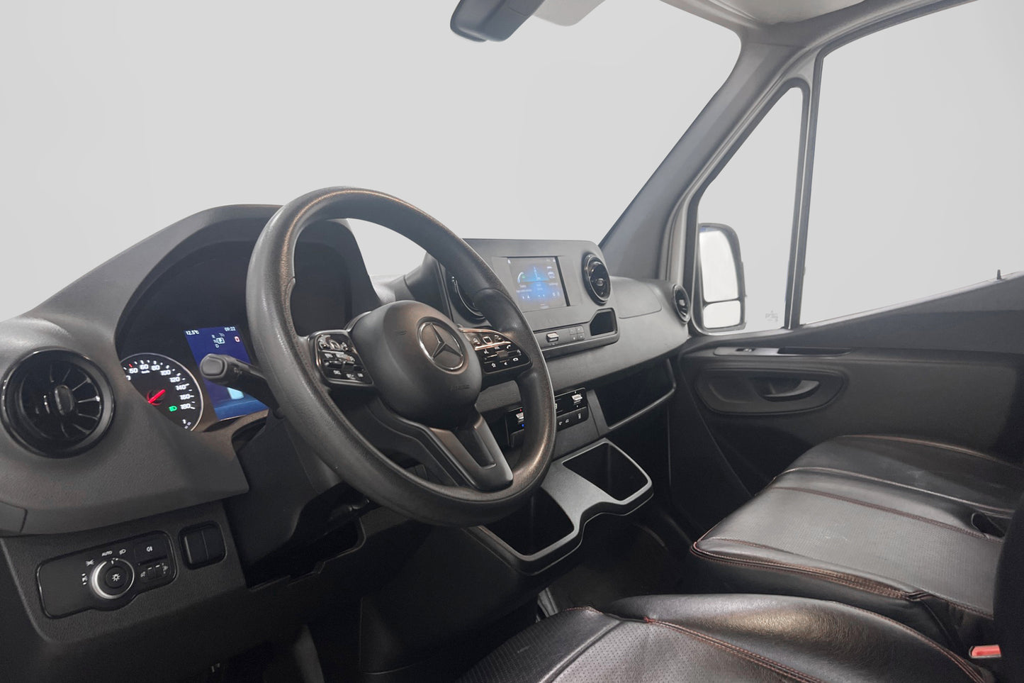 Mercedes-Benz Sprinter L2H2 211CDI Värmare 3-Sits Moms