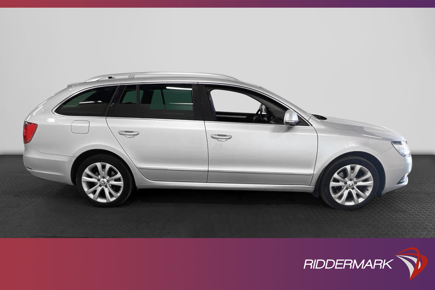 Skoda Superb 2.0 TDI 4x4 140hk D-Värm Drag 2563kr Skatt