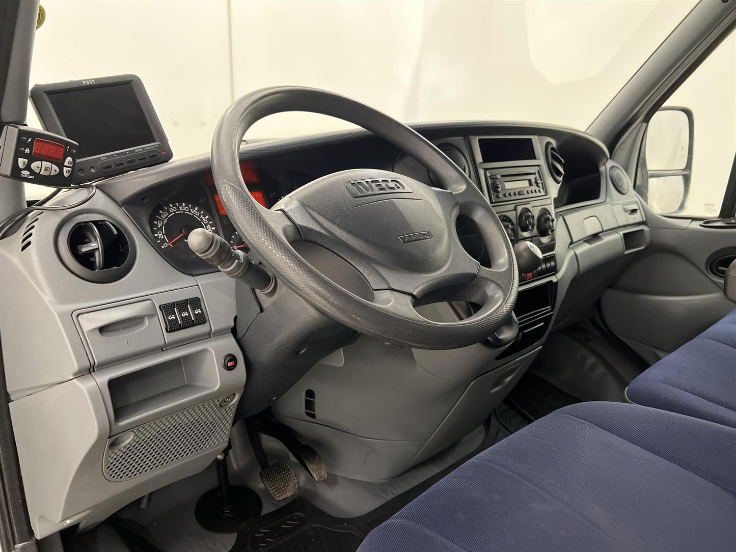 Iveco Daily 3.0HPI Automat Kylbil Bakgavellyft Moms