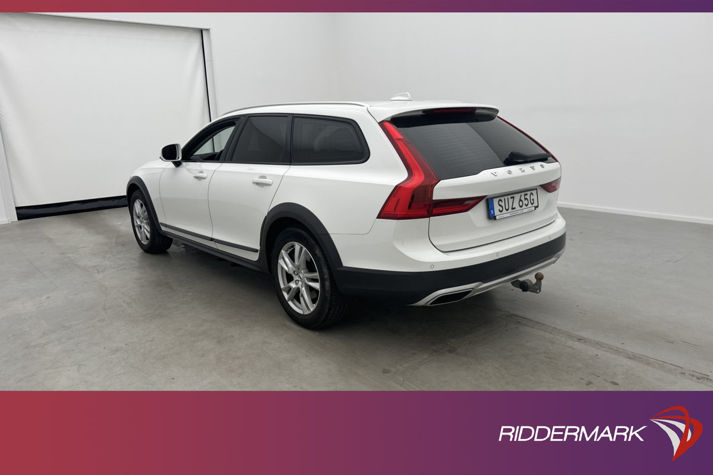 Volvo V90 Cross Country D4 AWD Momentum VOC Värm Navi Drag