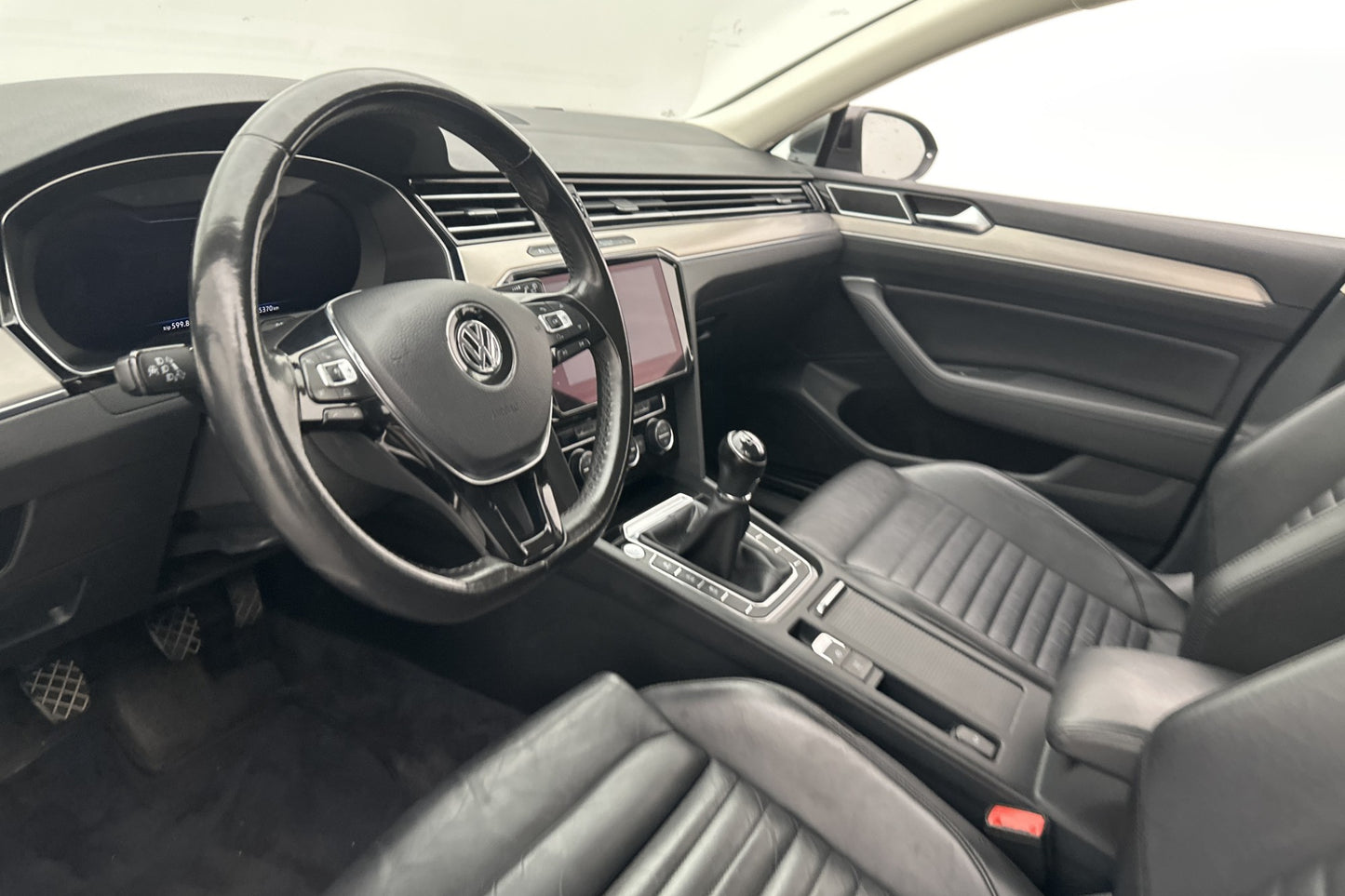 Volkswagen Passat TDI 190hk R-Line Cockpit Värm Kamera Drag