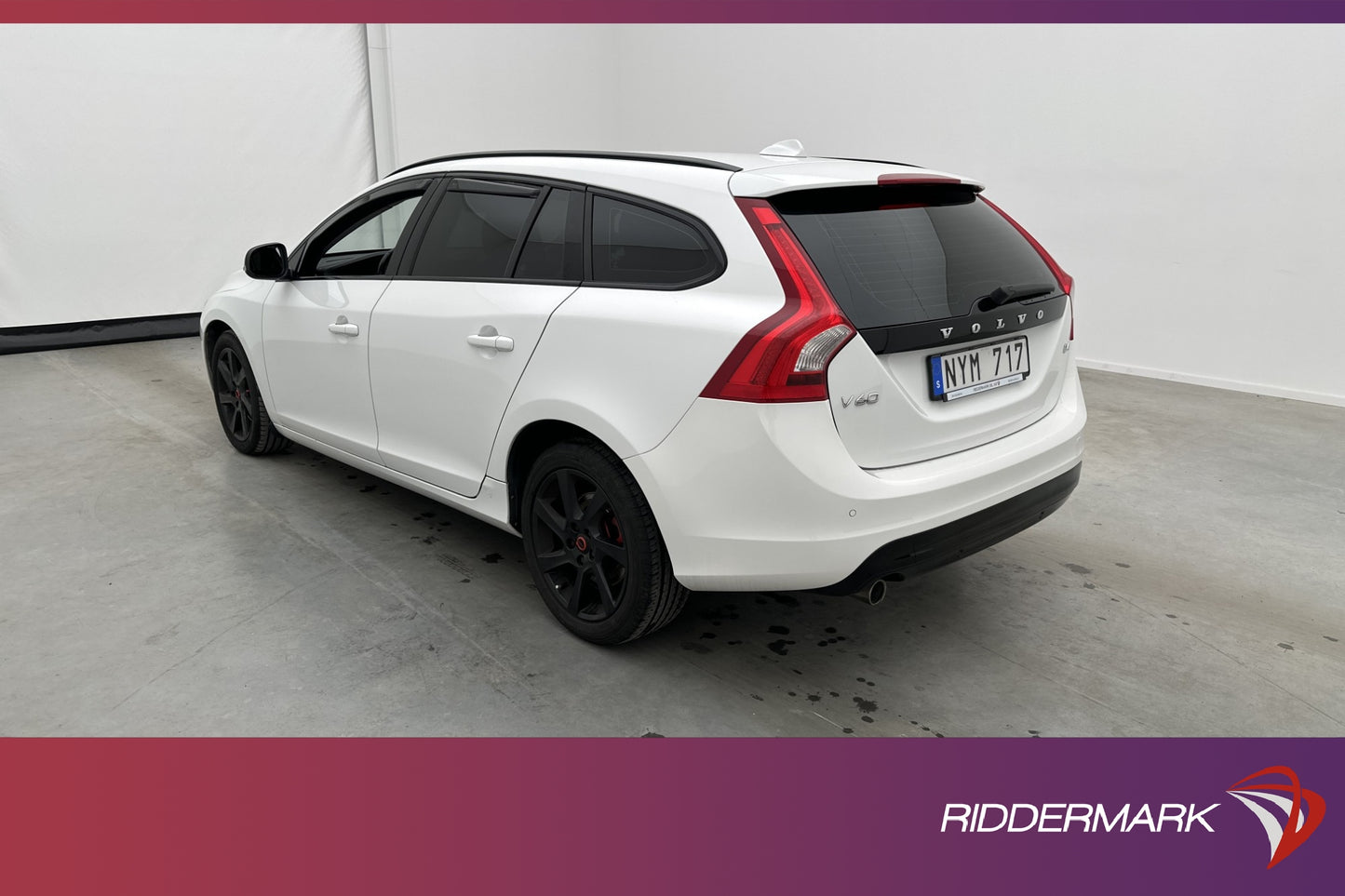 Volvo V60 D4 Momentum Svart-Optik Värmare Sensorer Välservad