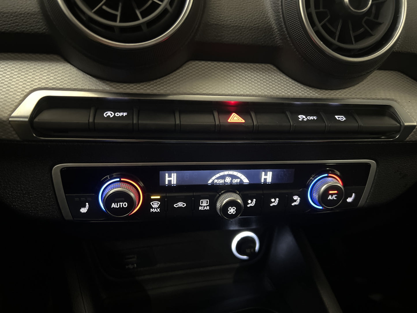 Audi Q2 30 TFSI 116hk Proline Apple Carplay P-sensorer