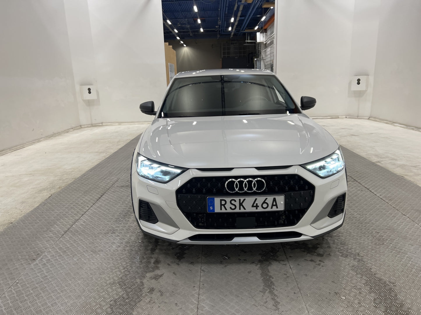 Audi A1 citycarver 30 TFSI Cockpit CarPlay P-sensorer 116hk