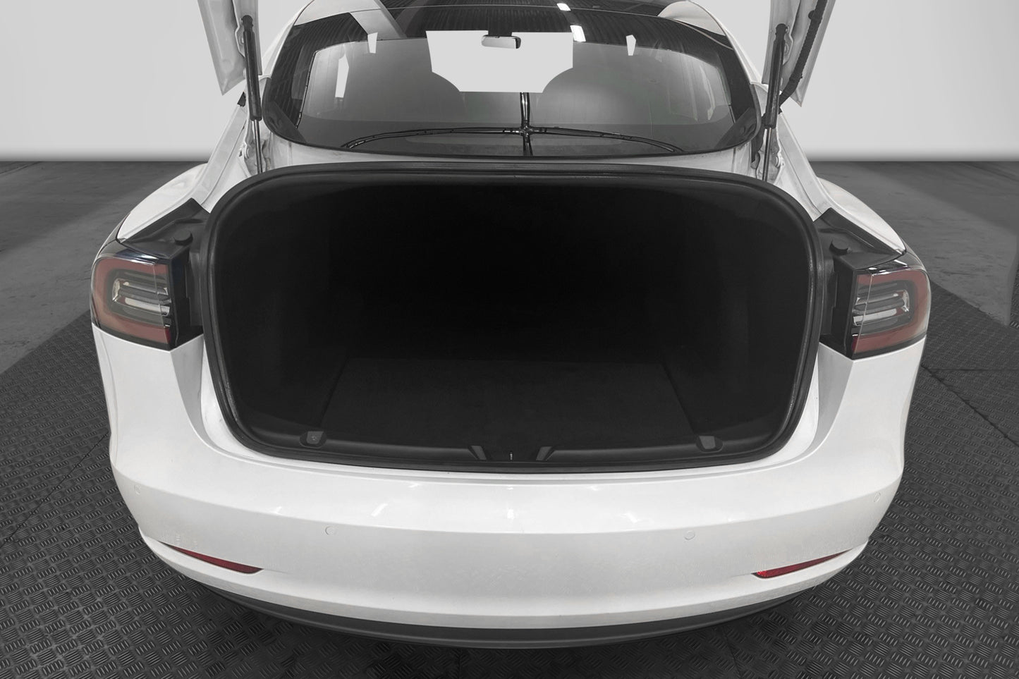 Tesla Model 3 Long Range AWD 440hk Svensksåld Autopilot