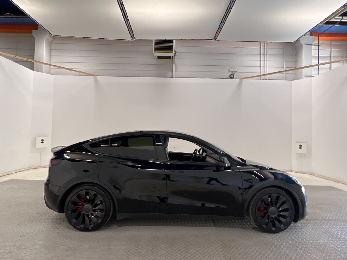 Tesla Model Y Performance AWD 450hk Svensksåld Dragkrok