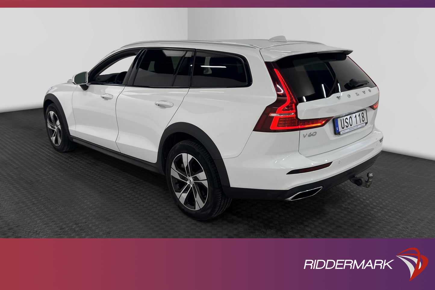 Volvo V60 Cross Country B4 AWD Momentum VOC Värm Kamera Drag