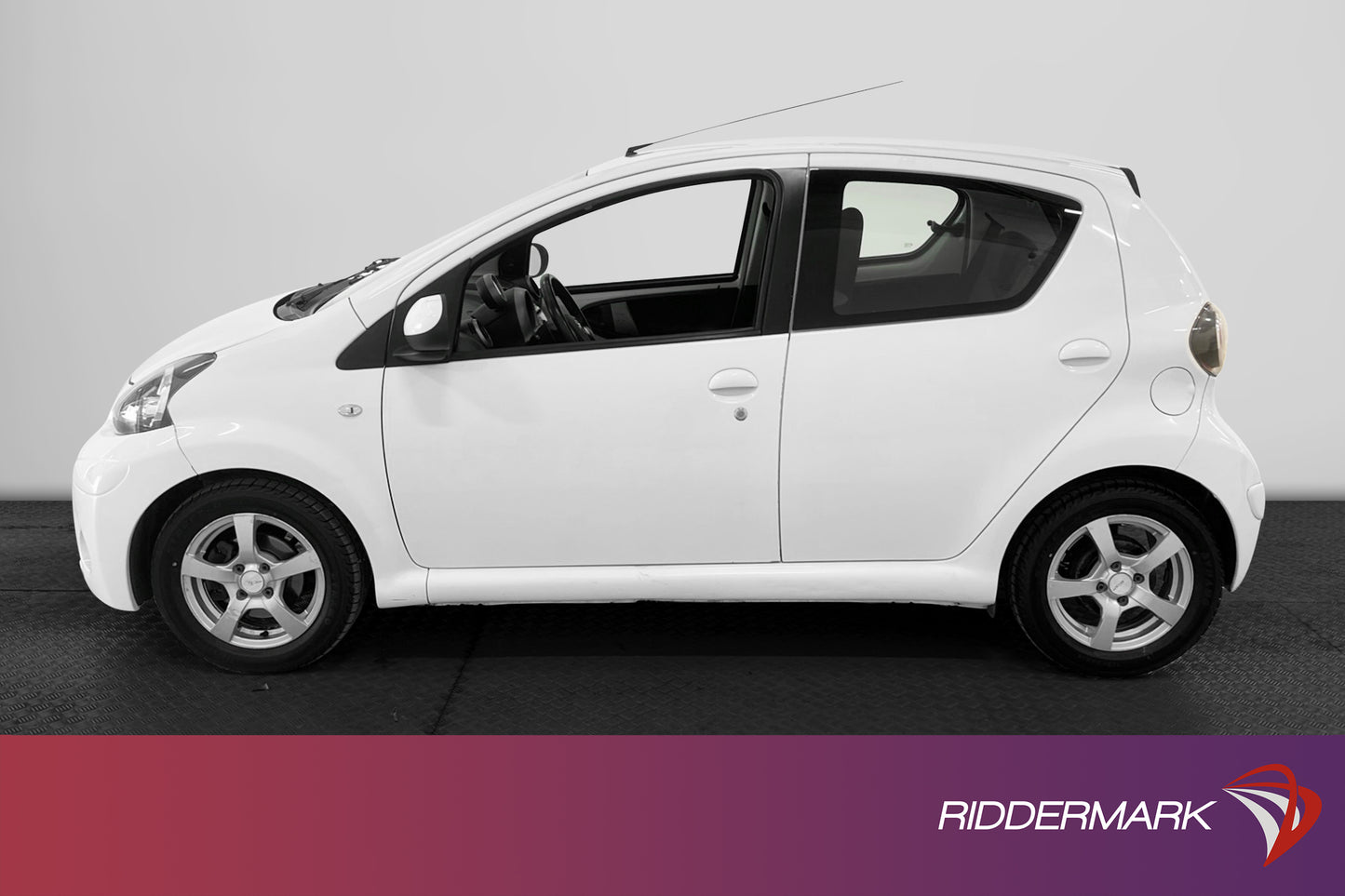 Toyota Aygo 1.0 VVT-i MultiMode 68hk 360kr Skatt Välservad