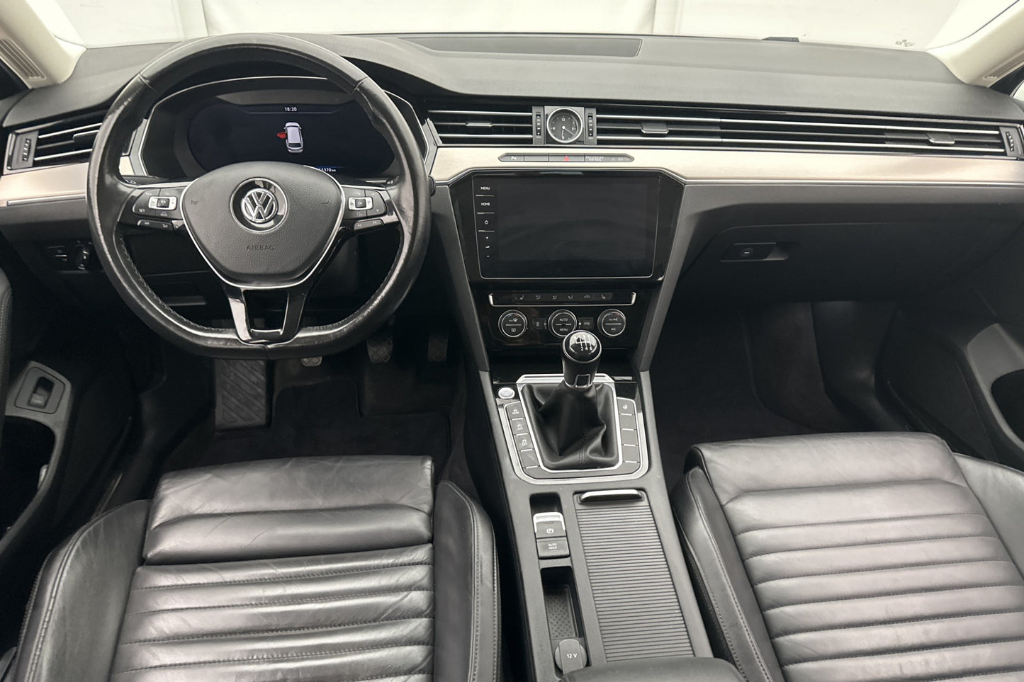 Volkswagen Passat TDI 190hk R-Line Cockpit Värm Kamera Drag