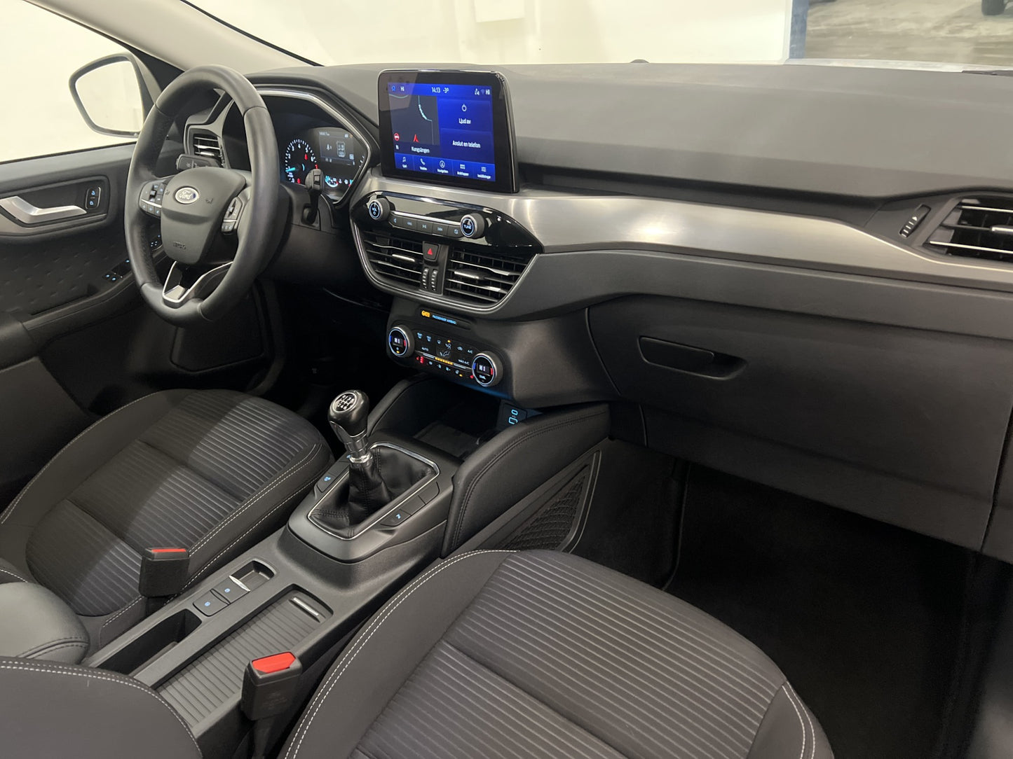 Ford Kuga 1.5 EcoBoost 150hk Titanium Rattvärme Navi CarPlay