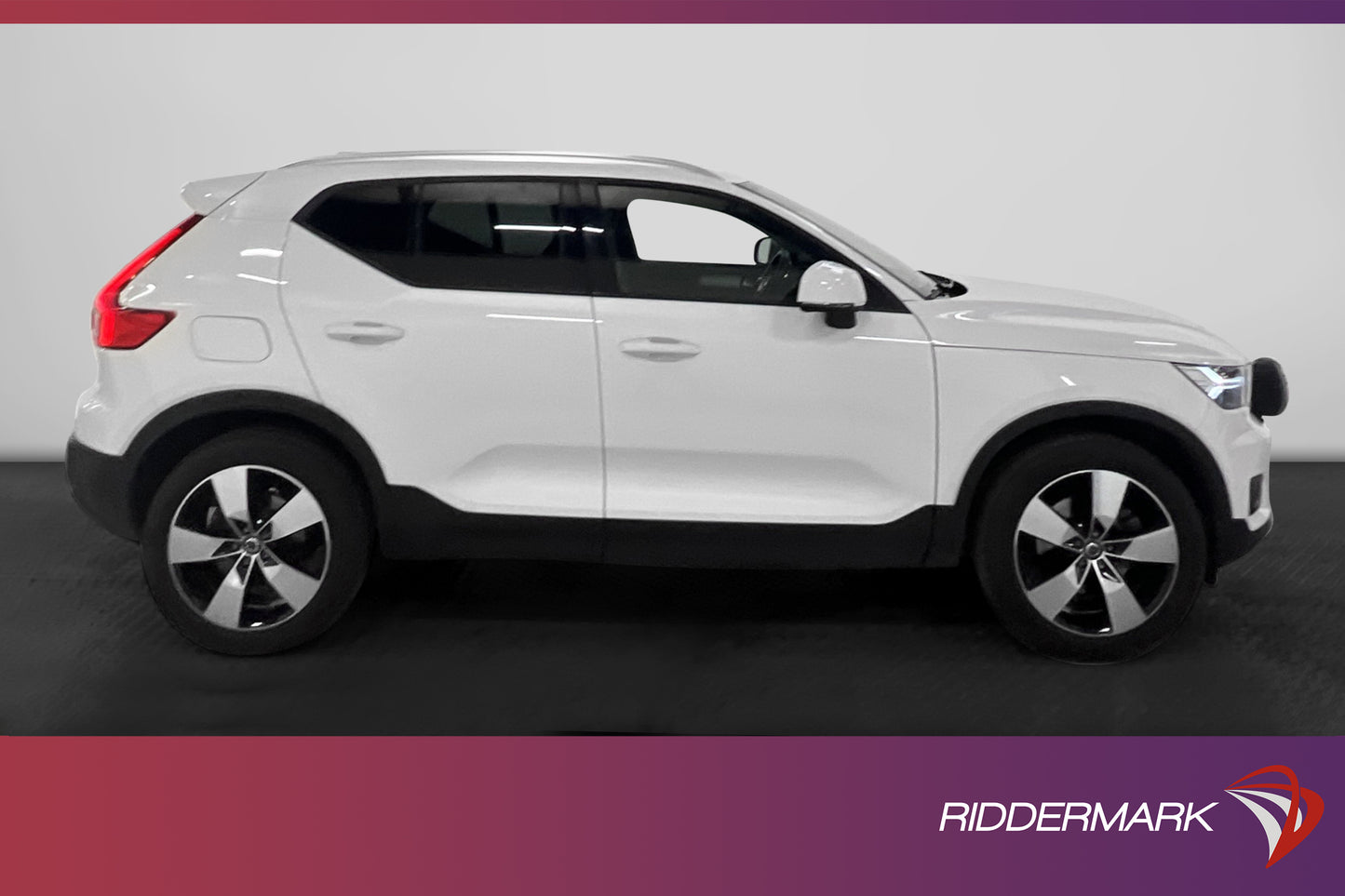 Volvo XC40 T4 AWD 190hk Momentum VOC Drag Värmare Navi