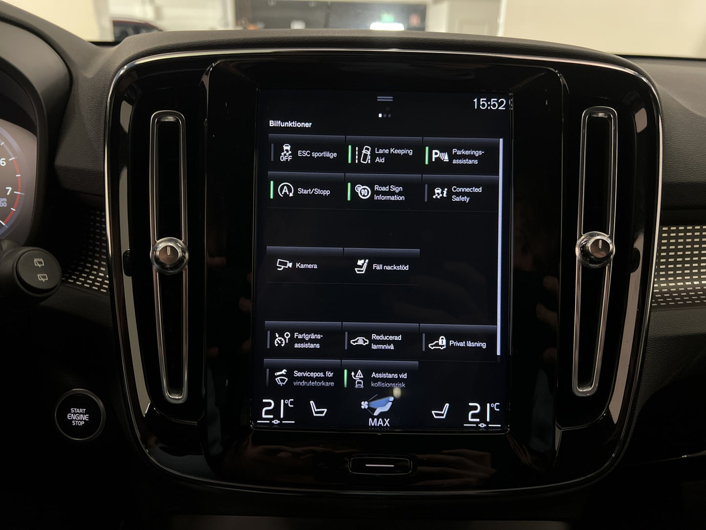 Volvo XC40 T2 129hk R-Design VOC Värmare Kamera Navi Carplay