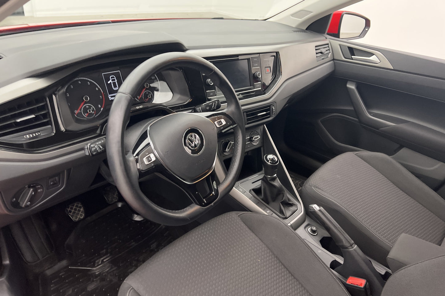 Volkswagen Polo 1.0 TSI 95hk Komfort Sensorer Välservad