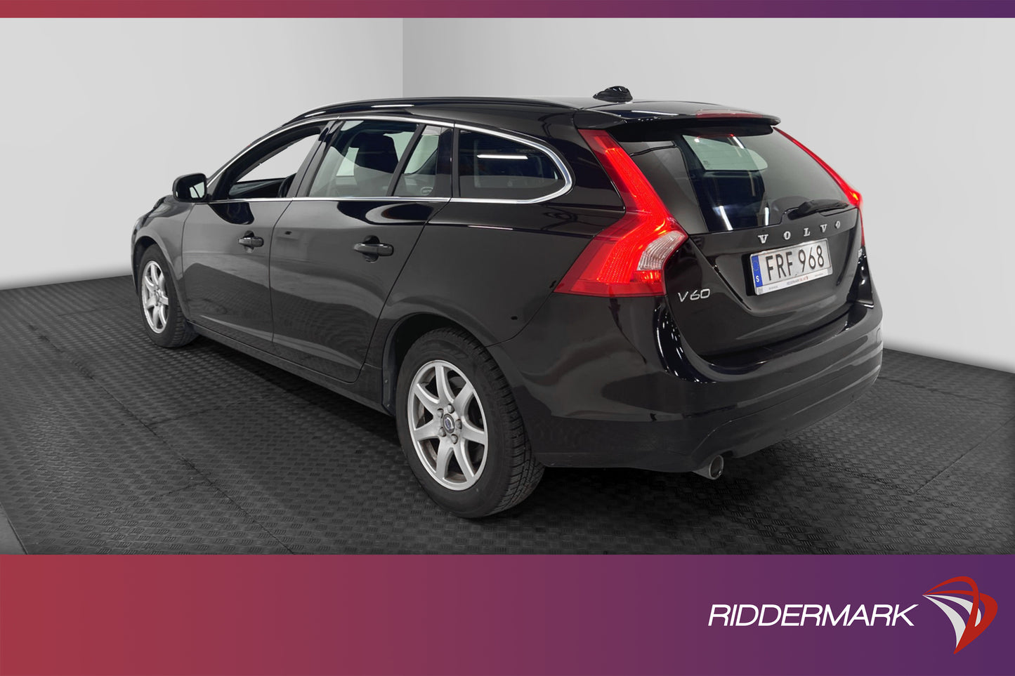 Volvo V60 D2 120hk Momentum VOC Värmare Navi Blis Välservad