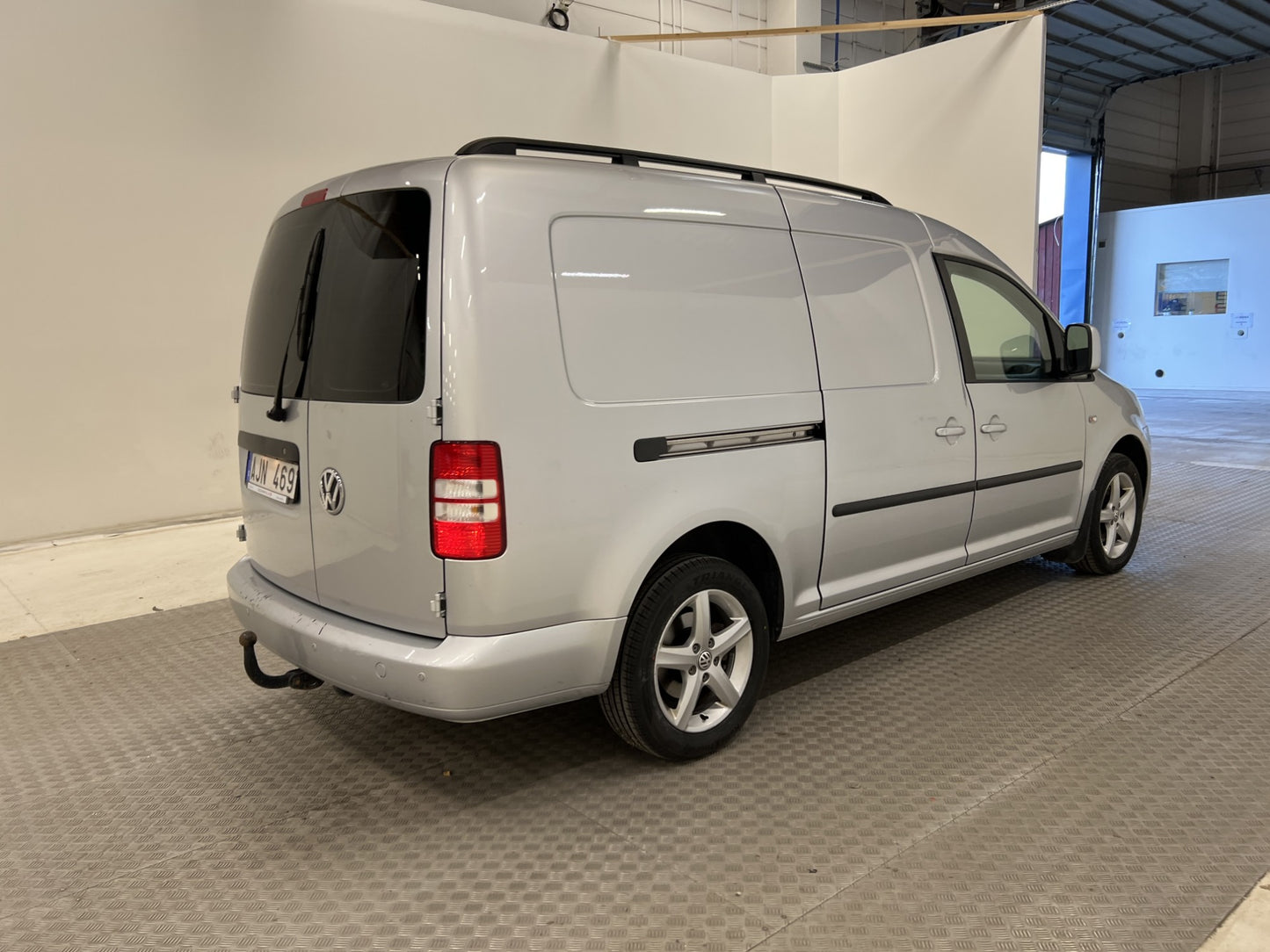 Volkswagen Caddy Maxi 1.6TDI Automat Dragkrok Värmare Moms