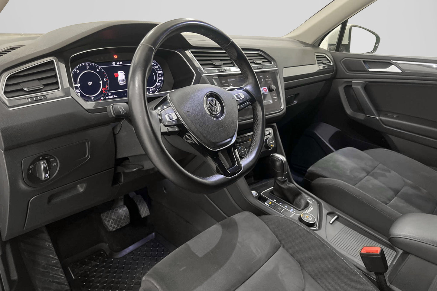 Volkswagen Tiguan Allspace 4M R-Line 7Sits Cockpit Värm Drag