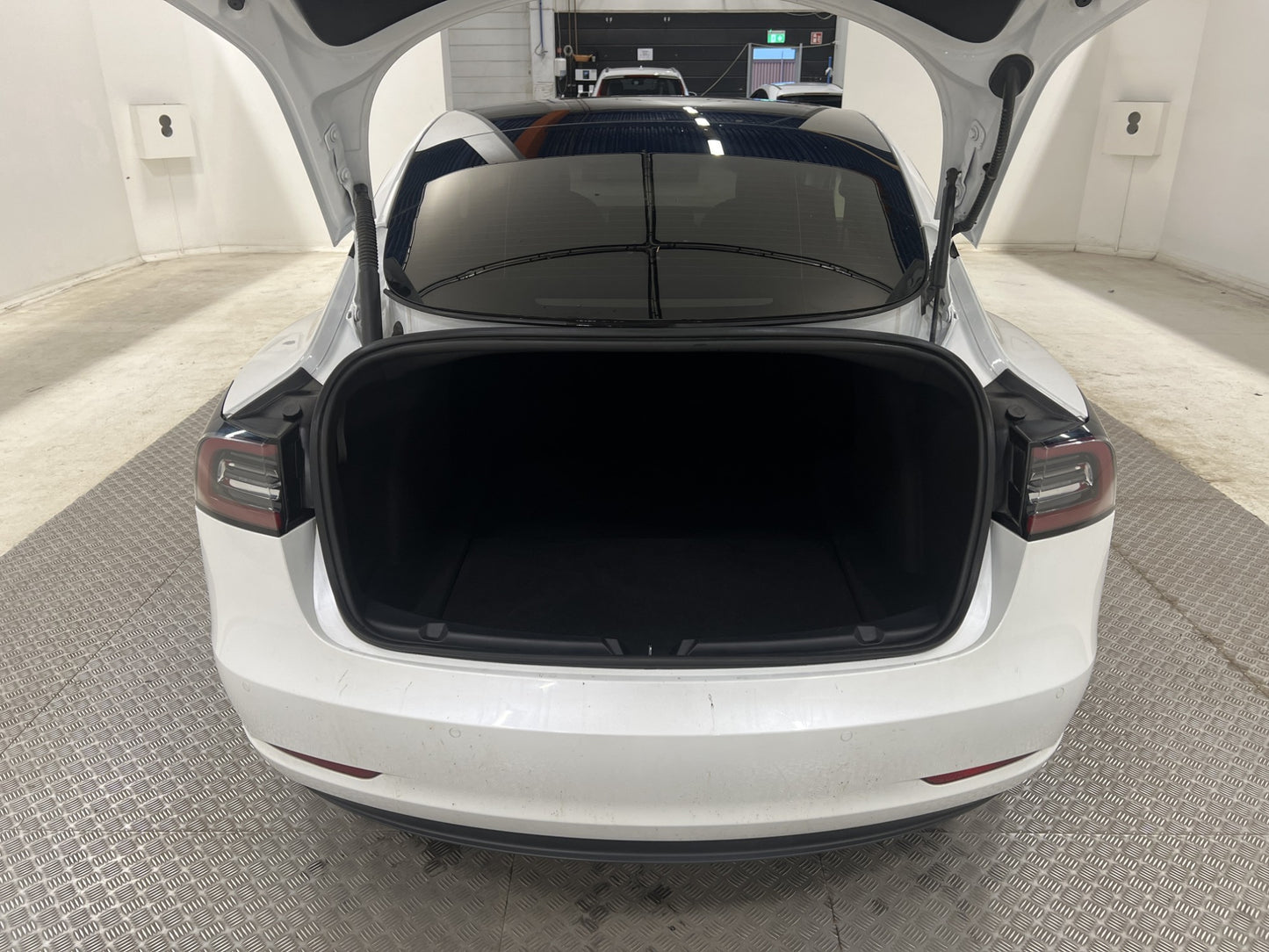 Tesla Model 3 Performance AWD 513hk Svensksåld Autopilot