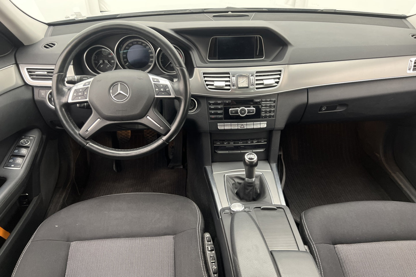 Mercedes-Benz E 220 T 170hk Sport Navigation Drag