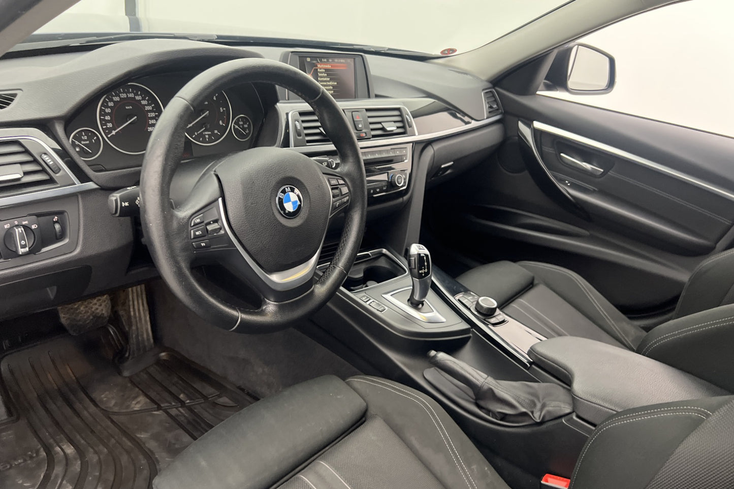 BMW 320 d xDrive Touring 190hk Sport line Dragkrok Välservad