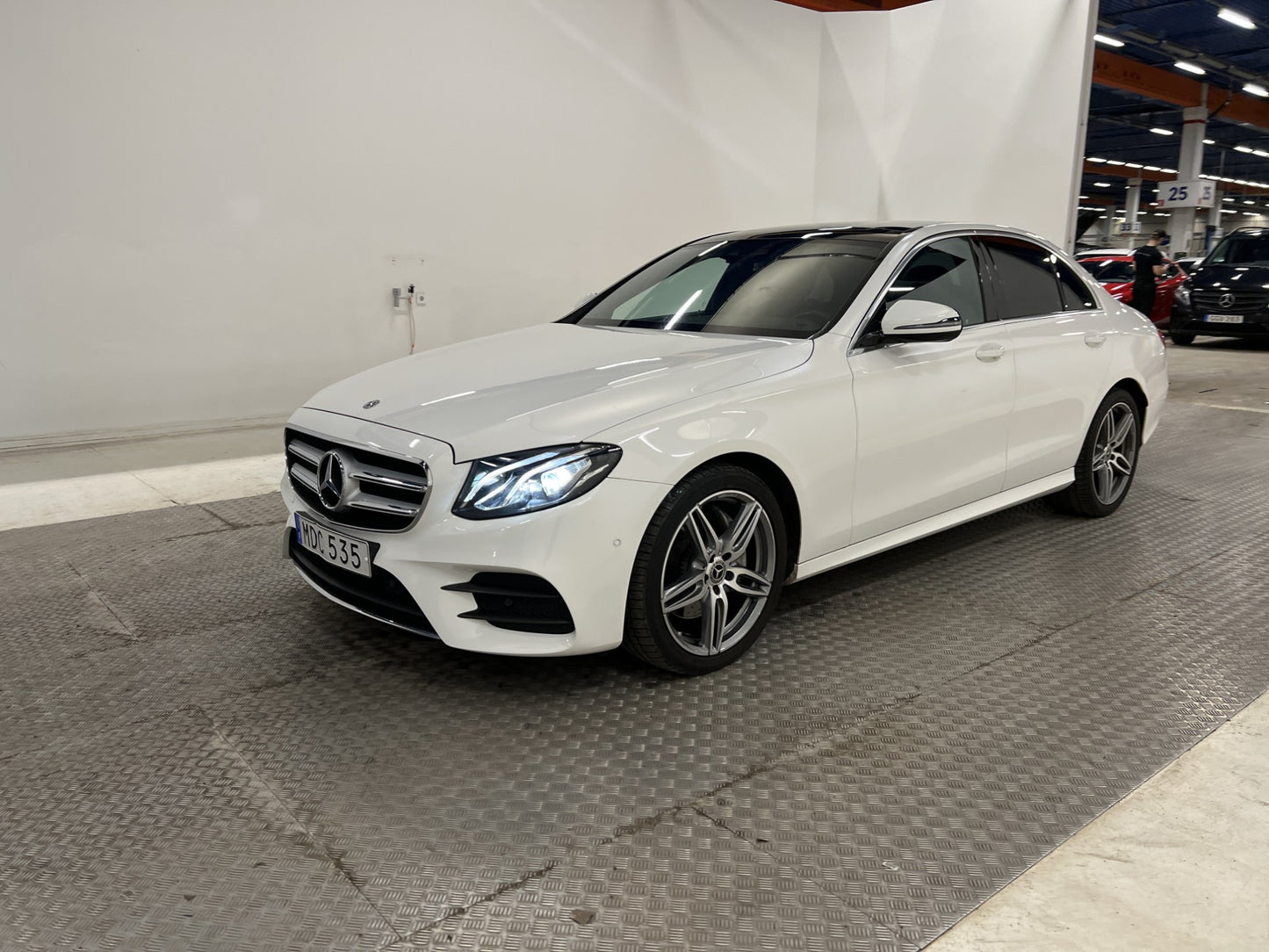 Mercedes-Benz E 220 d 194hk AMG Pano Wide HUD Värmare Kamera