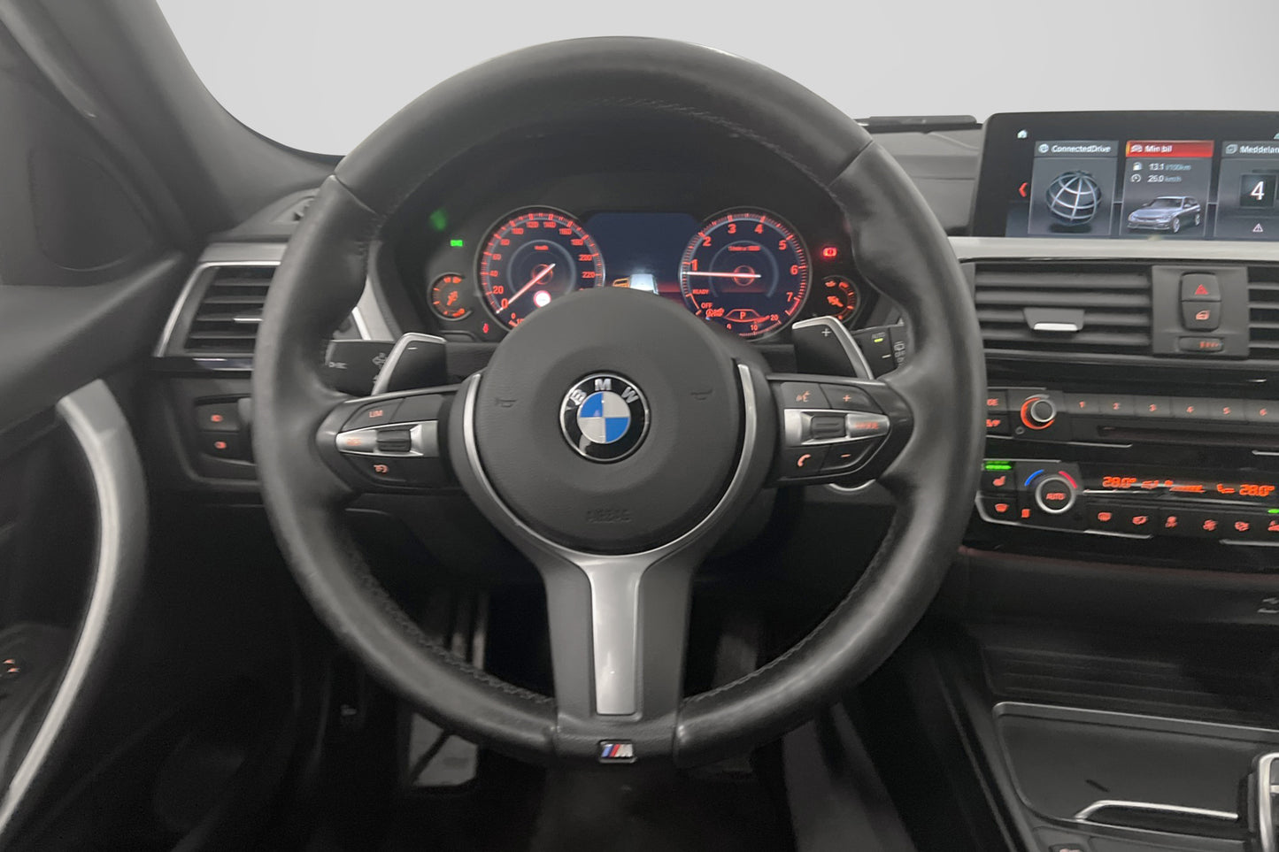 BMW 330 i xDrive 252hk M Sport Pano Navi Cockpit HiFi Skinn