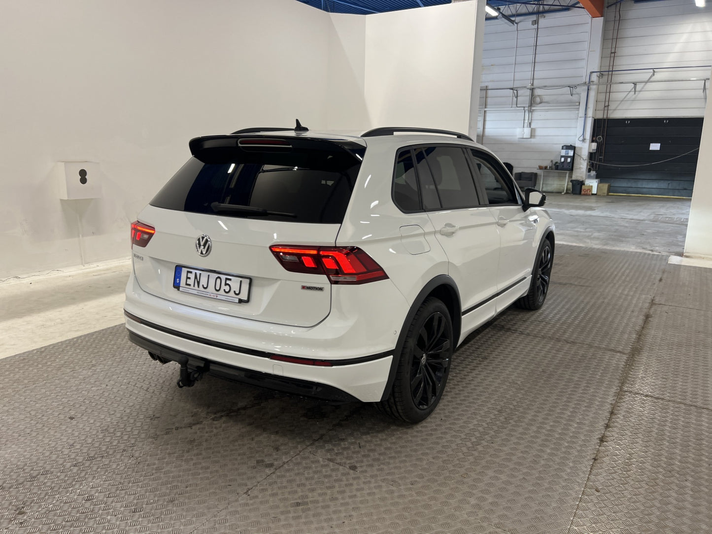 Volkswagen Tiguan 190h 4M R-Line Black Cockpit Dynaudio Värm