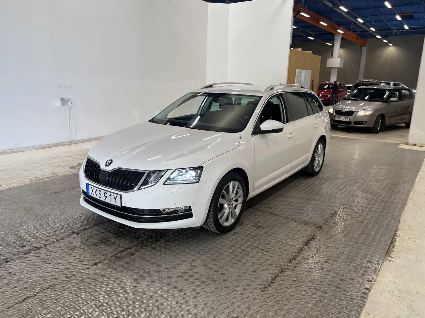 Skoda Octavia Kombi 130hk Premium Värmare Kamera Navi Drag