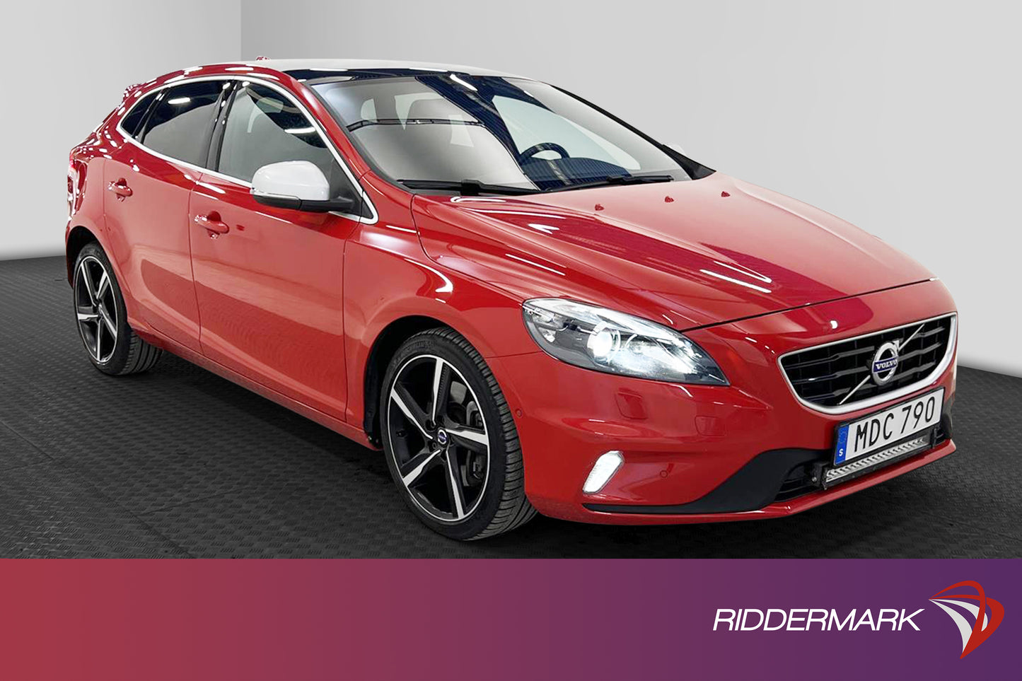 Volvo V40 D4 R-Design VOC Värmare Pano Skinn HELG KAMPANJ