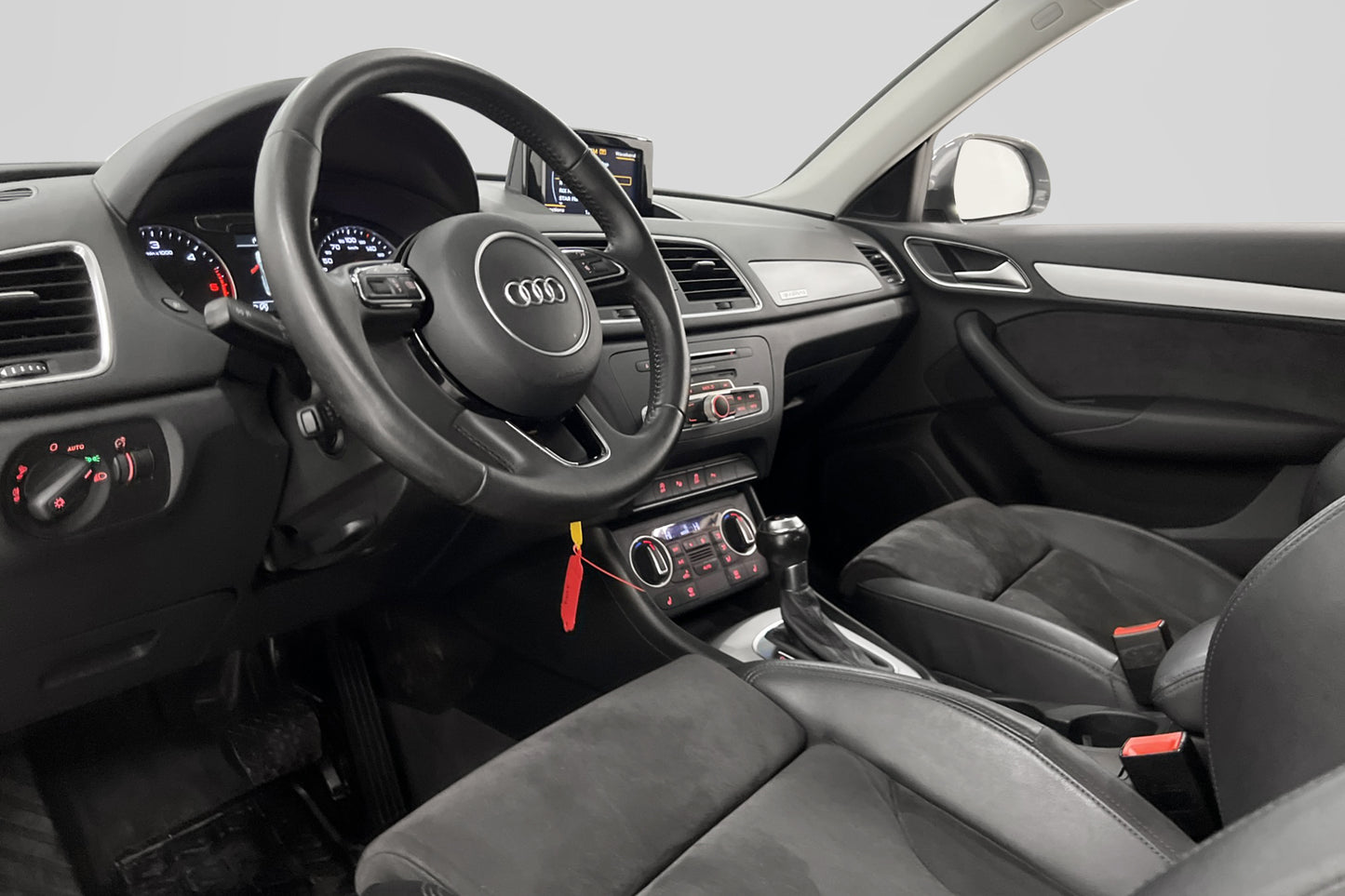 Audi Q3 150hk Quattro Skinn/Alcantara Bluetooth 0.5l/mil