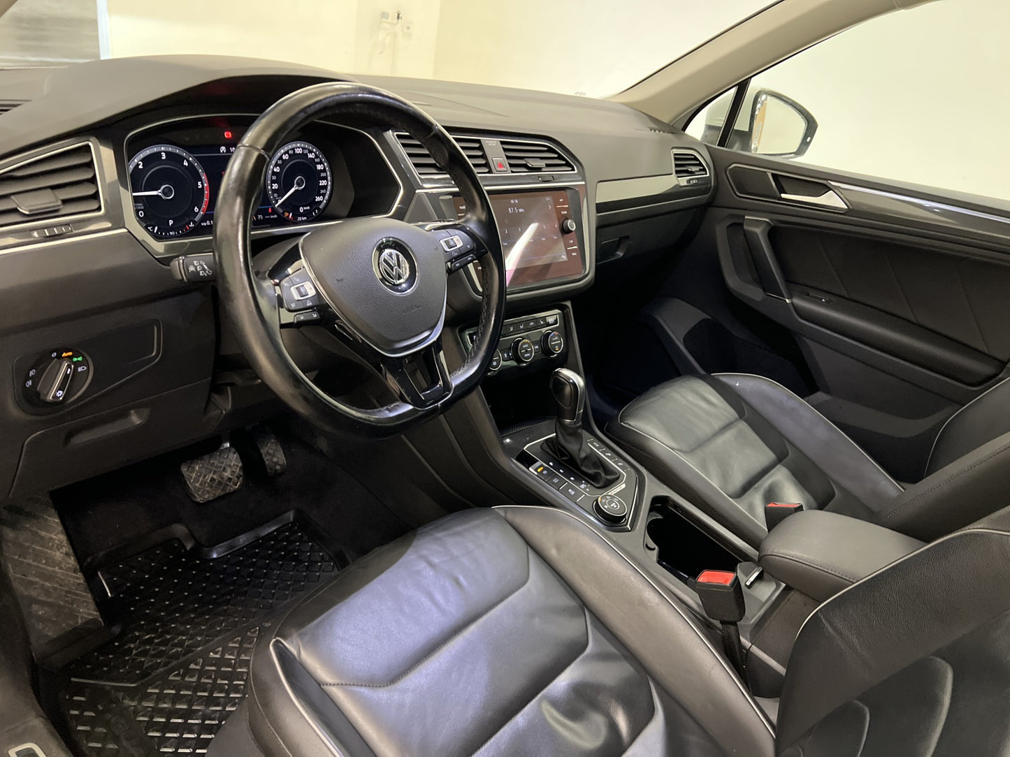 Volkswagen Tiguan 4M 190hk Premium Cockpit Värmare Kamera